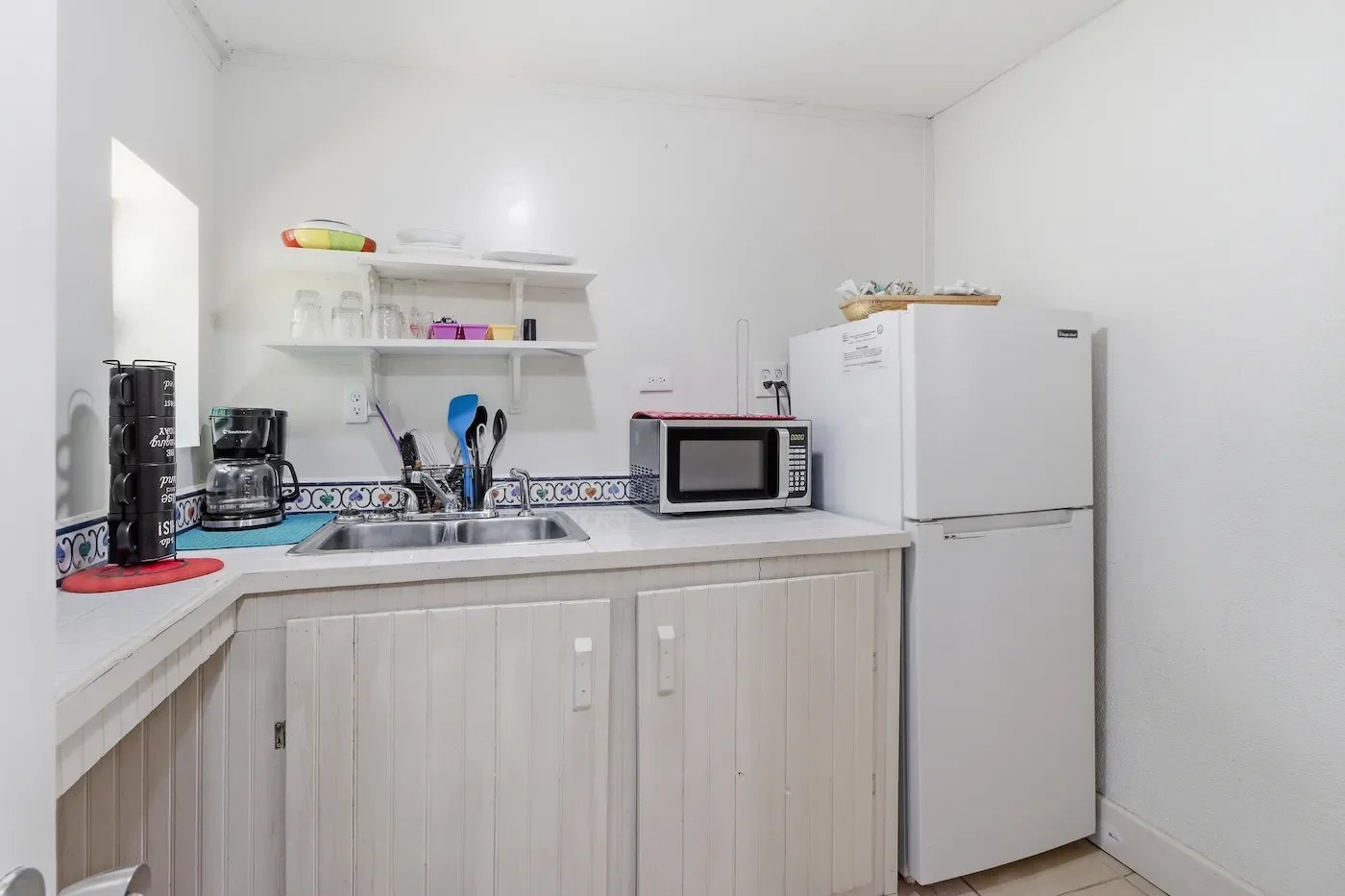 Kitchenette suite kitchen